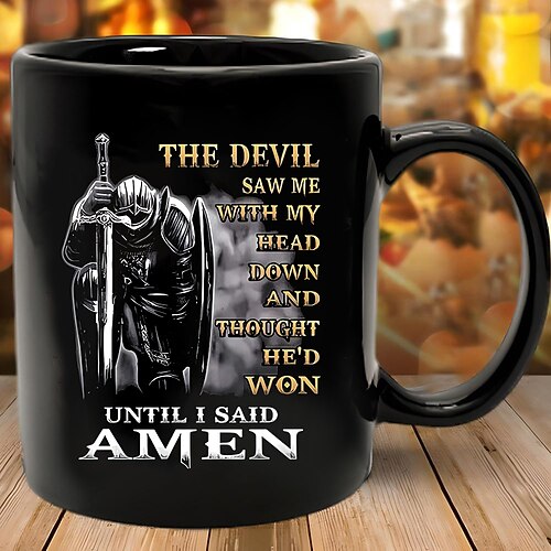Inspirierender Ritter-Zitatbecher – „Der Teufel sah mich mit gesenktem Kopf und dachte, er hätte gewonnen, bis ich Amen sagte" – Motivierende Kaffeetasse für Stärke und Glauben – perfektes Geschenk für Christen Image