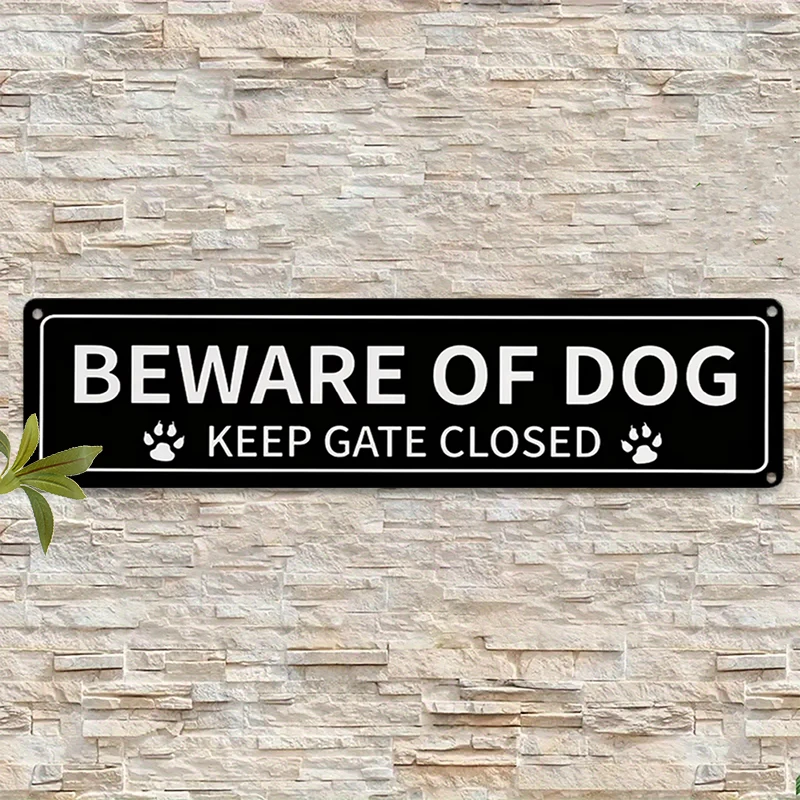 Vintage „BEWARE OF DOG“-Metallschild – Rustikales Aluminium-Warnschild mit Pfotenabdrücken für Hof, Bauernhof, Lager – Keep Gate Closed Image