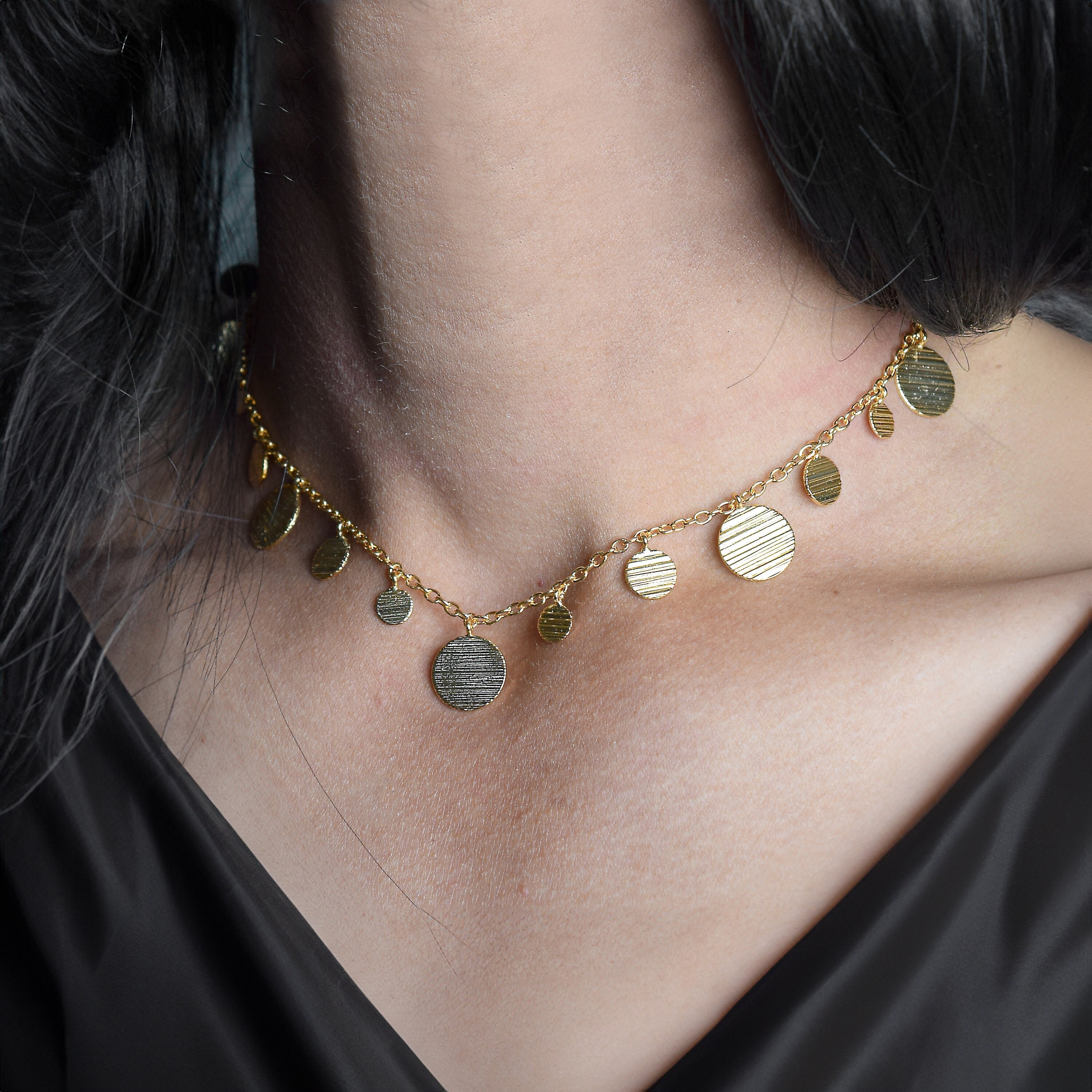 Collana con ciondolo pendente dal design elegante \ Collana vintage \ Collana minimalista \ Collana in metallo \ Collana da sposa \ Collana con ciondo