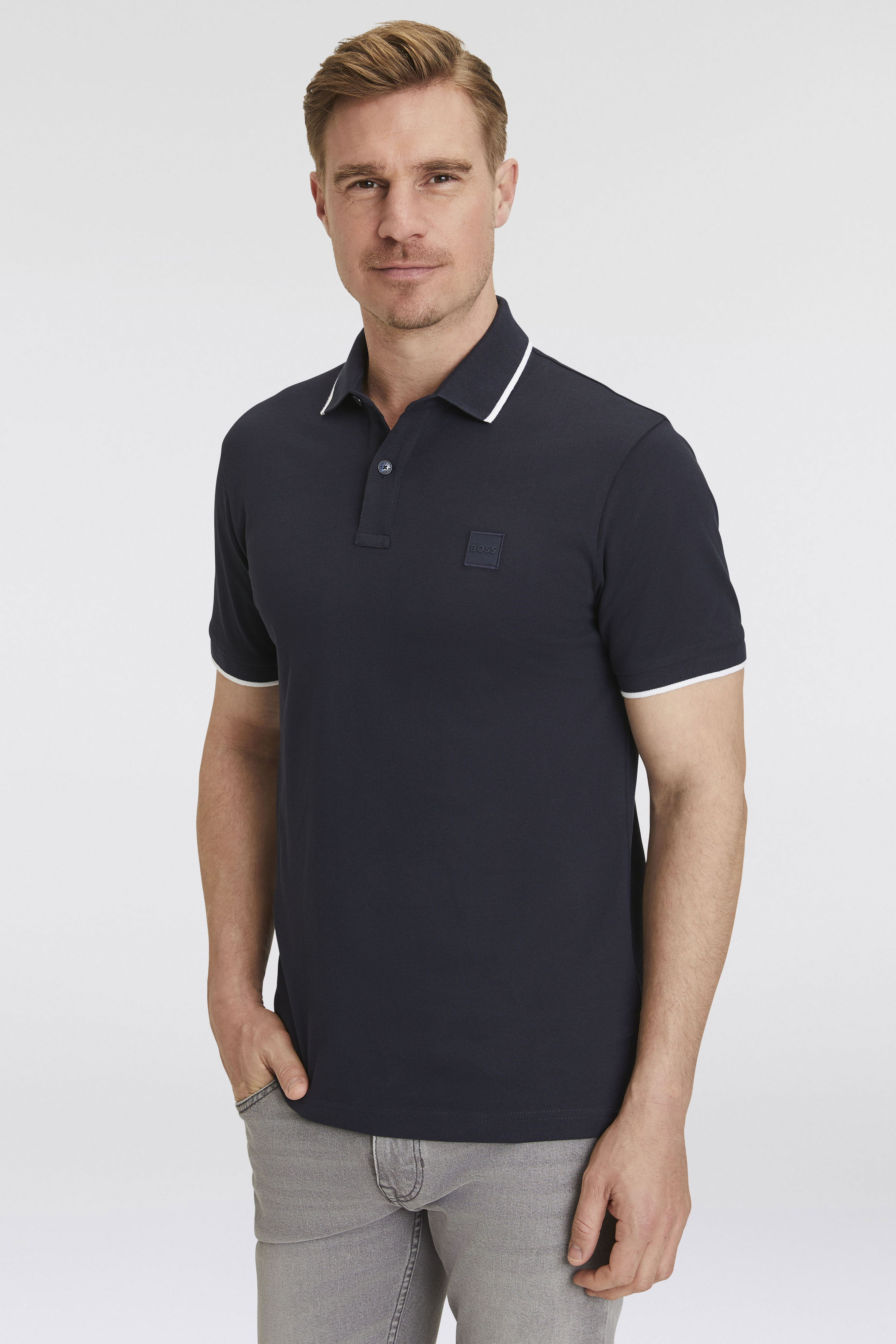 Poloshirt BOSS ORANGE "Passertip", Herren, Gr. M, blau (404_schwarz_blau), Piqué, Obermaterial: 95% Baumwolle, 5% Elasthan, unifarben, slim fit hüftbedeckend, V-Ausschnitt, eingesetzt Bündchen, Shirts, mit BOSS Logo-Badge