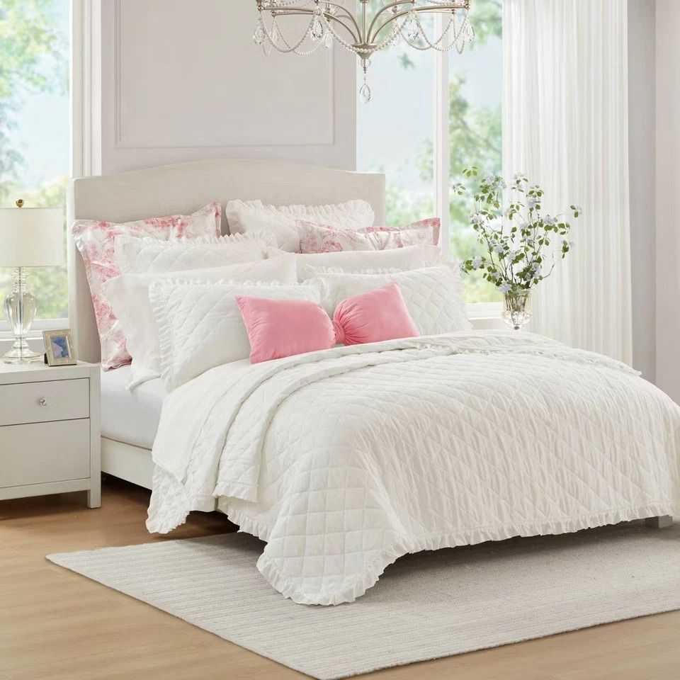 Full Queen Ruffle Quilt, White, Polyester, Lightweight, Soft And Breathable, Machine Washable Beddin Full Queen Ruffle Quilt, White, Polyester, Lightweight, Soft And Breathable, Machine Washable Beddin