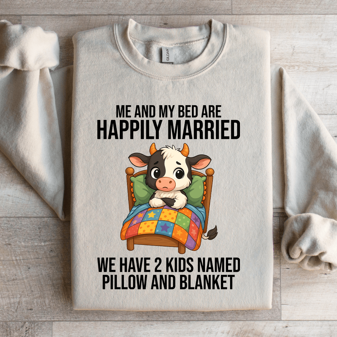 Me And My Bed Are Happily Married Sweatshirt 2XL White