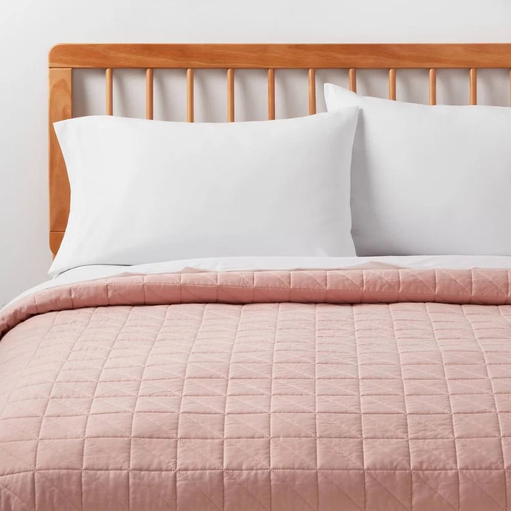Room Essentials Full Queen Microfiber Quilt Light Pink, Soft Polyester Fiber Fill, Machine Washable, Comfortable Bedroom Room Essentials Full Queen Microfiber Quilt Light Pink, Soft Polyester Fiber Fill, Machine Washable, Comfortable Bedroom