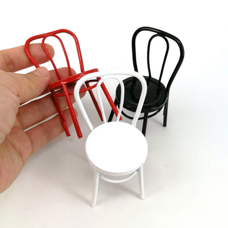 1pc antike Puppenhaus Miniatur Eisen rot weiß Stuhl Modell für Puppen Haus möbel für Puppen Mini Stuhl Spielzeug für Kinder