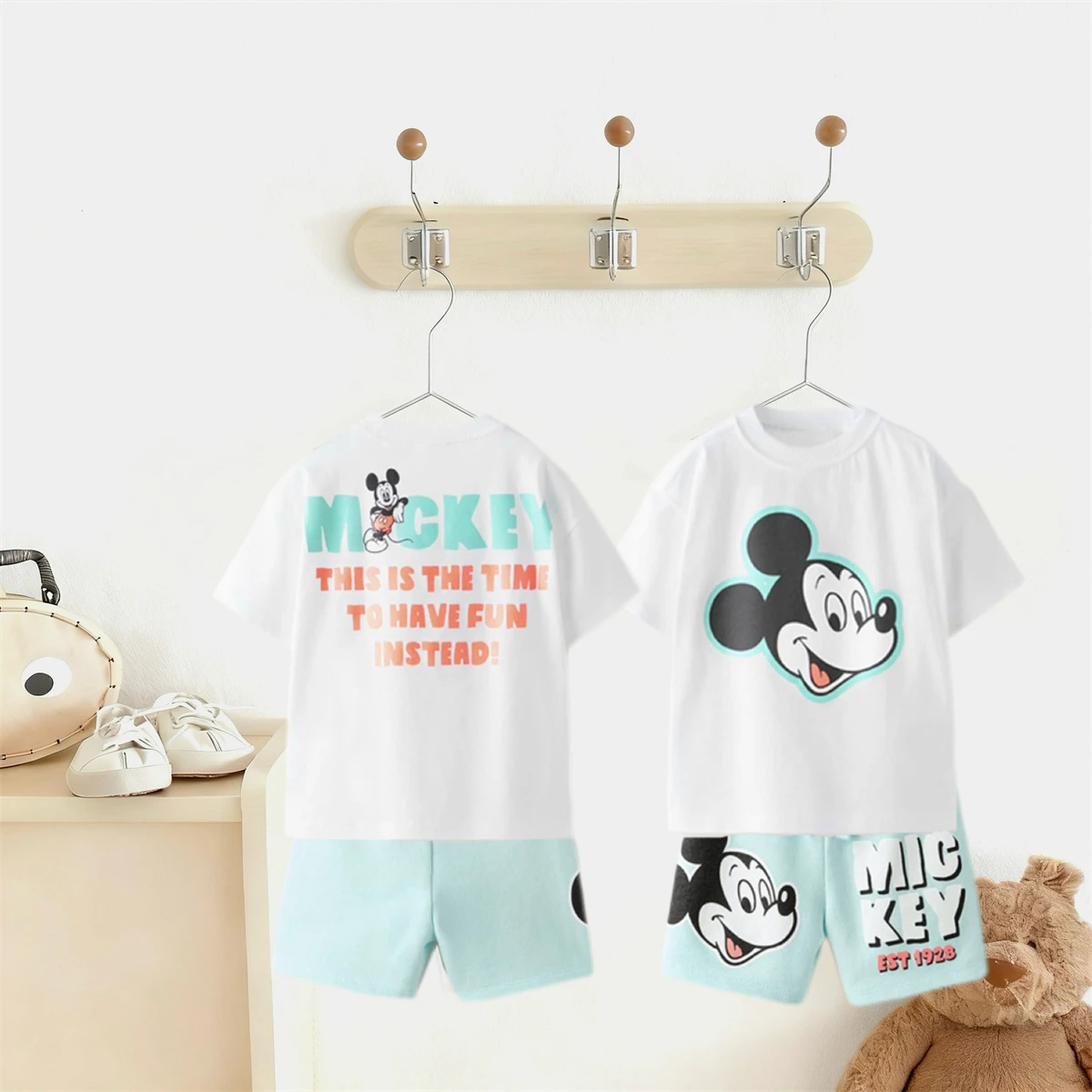 Mickey-Mouse-T-Shirt, dünne Outfits für Kleinkinder, schöne T-Shirts mit Rundhalsausschnitt, lockere, vielseitige Shorts, 2-teiliges Set, Sommer-Kurzarmanzüge für Kinder Image