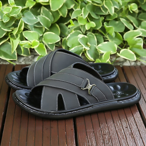 Schwarze Herren-Sandalen aus Kunstleder mit hohem Tragekomfort, atmungsaktivem Zehenbereich, weicher, gepolsterter Sohle und lässigem Sommerstil für Alltag und Reisen. Image