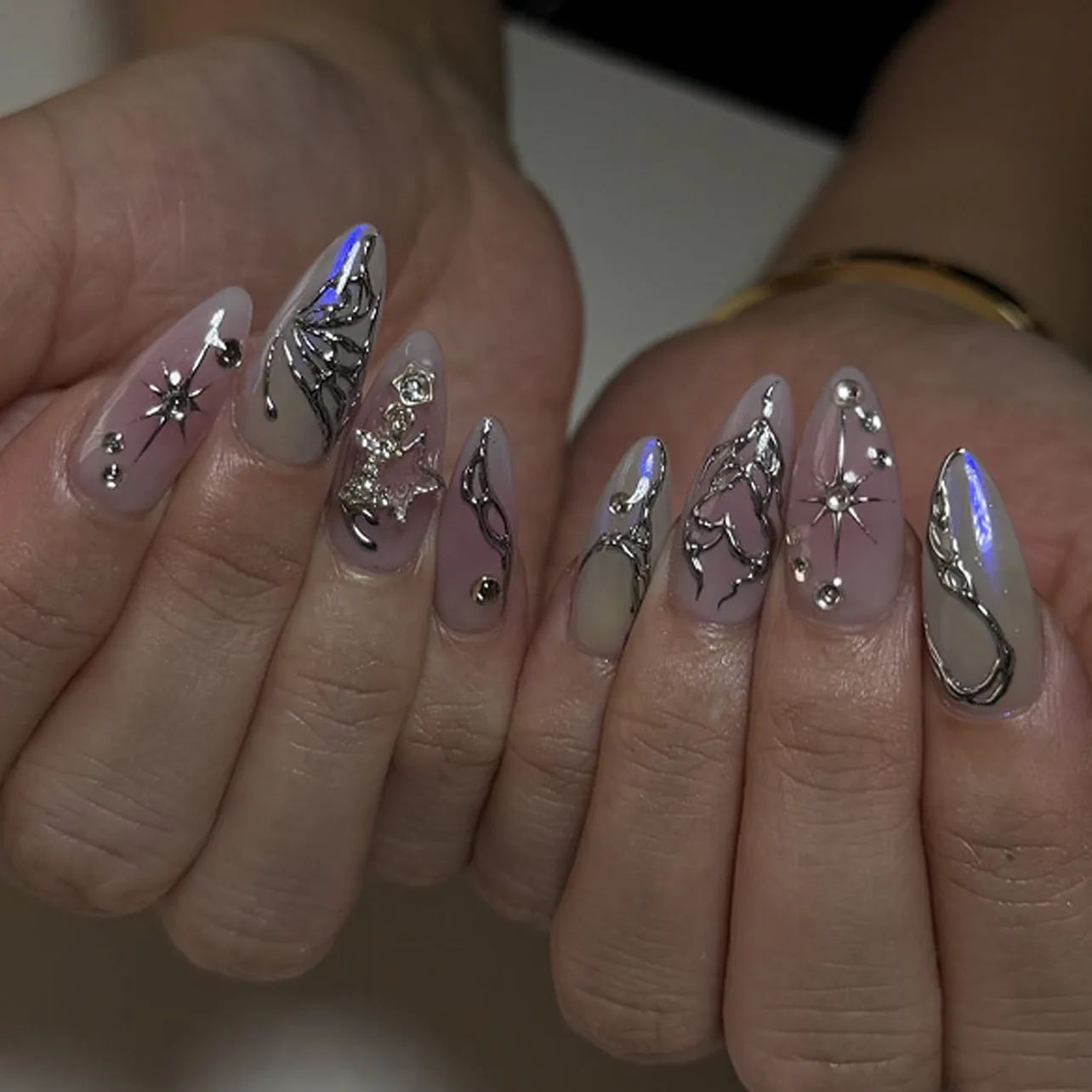 24 Stück erröten rosa Mandel gefälschte Nägel Y2k Punk Stil Silber Schmetterling Stern Dekor drücken auf Nagel verschmieren lila süße coole Nagelspitze Image