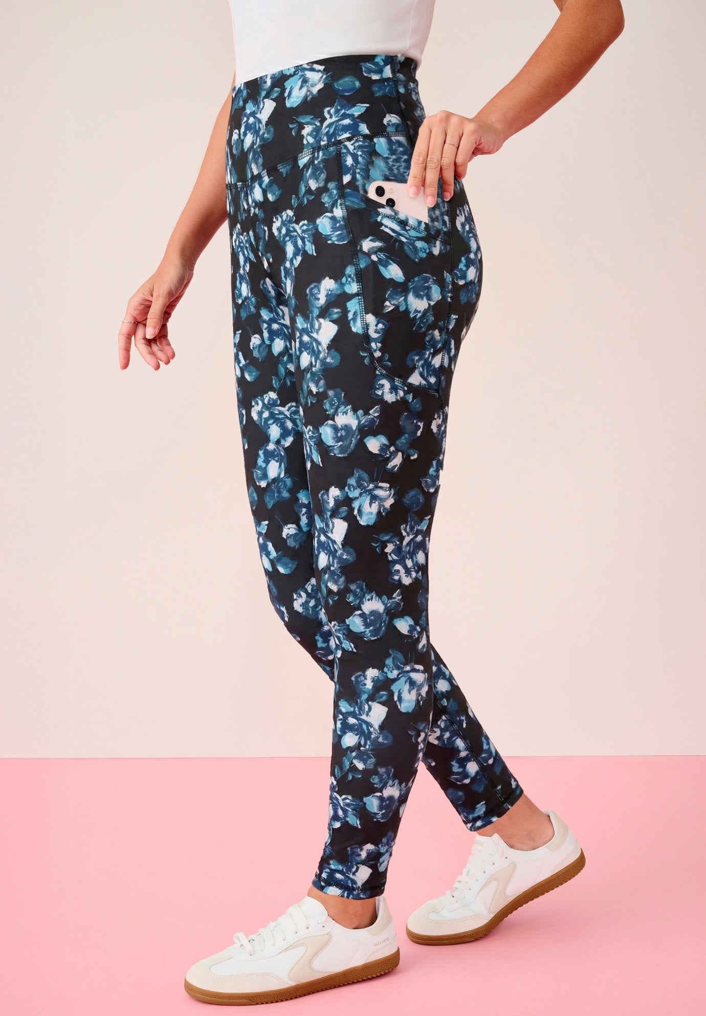 Plus Size Women's Soft Sculpt Side-Pocket Legging by Roaman's in Black Tossed Flowers (Size 14/16)