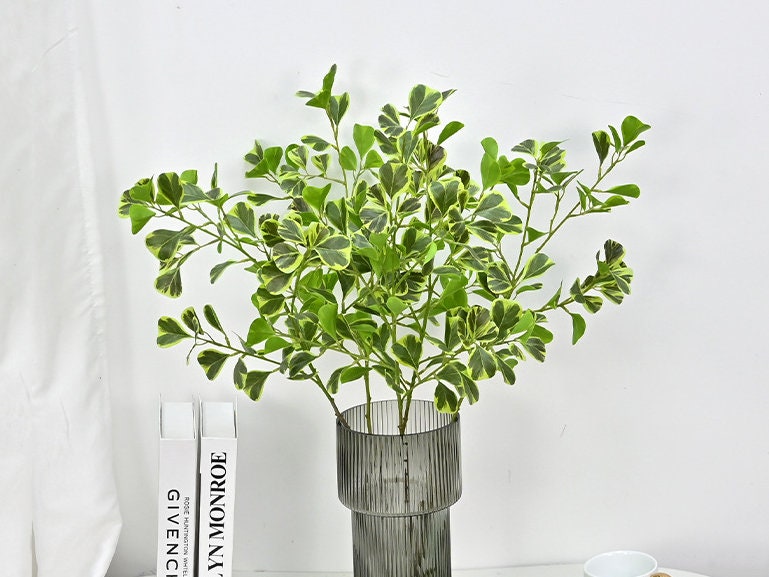 Ramo di foglia di ficus finto, fogliame di banyan a forma di cuore, artigianato di piante finte, fogliame variegato, fiore artificiale, decorazione de
