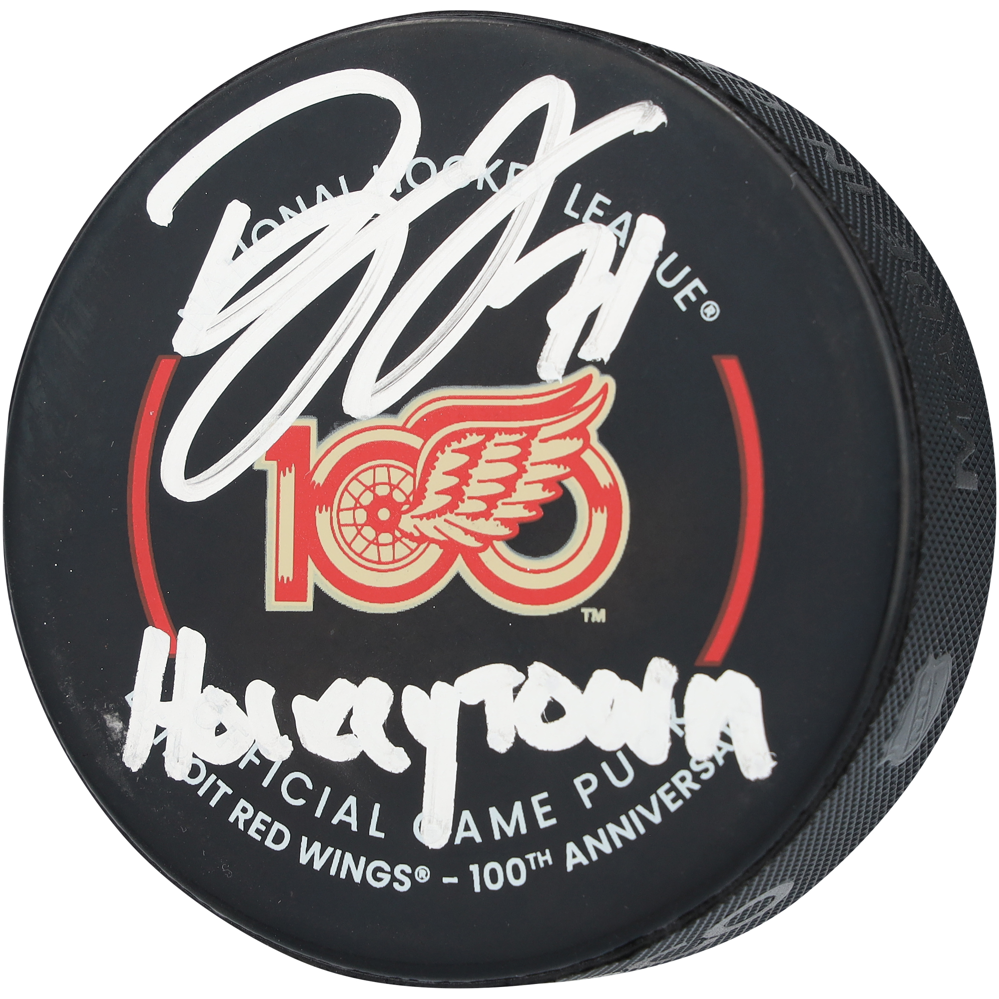 Dylan Larkin signierter offizieller Spielpuck der Detroit Red Wings zum 100-jährigen Jubiläum mit der Inschrift „Hockeytown“. Image