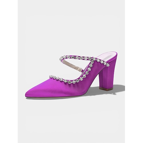 Escarpins ivoire à talon bloc et bride strass, chaussures élégantes pour la mère de la mariée lors de mariages en plein air dans un jardin.