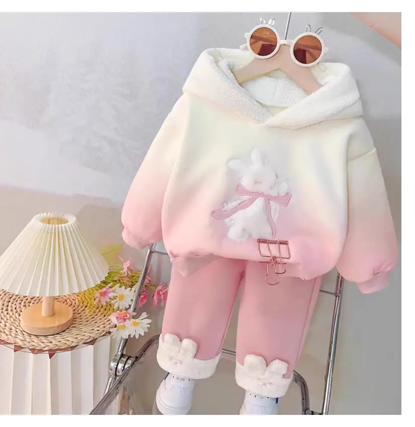 Kinderbekleidung und Fleece-Sportset Image