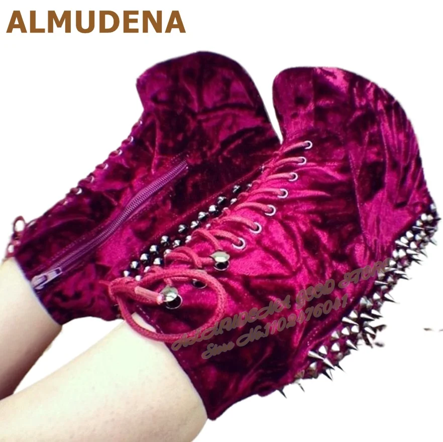 ALMUDENA Fuchsia Samt Nieten Keilabsatz Stiefeletten Plateau Schnürspikes Kurze Stiefel Punk Stil Herbst Winter Kleid Schuhe