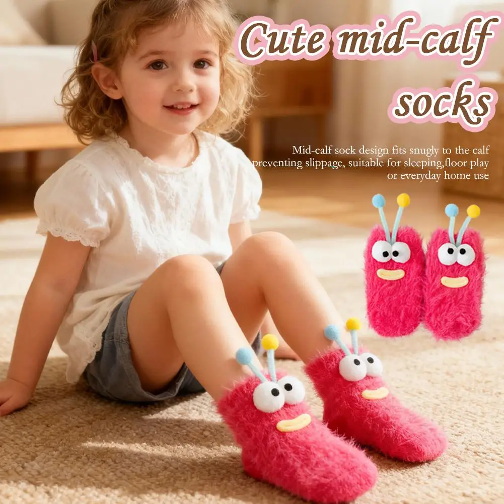 Süße hässliche große Augen lustige Fleece-Bodensocken Korallensamt verdickte warme Plüschsocken Herbst- und Winter-Haussocken Image