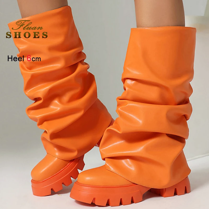 Orangefarbene Ritterstiefel für Damen, klobige Absätze, 6 cm Plattform, 3,3 cm, mittelhohe Stiefel, runde, faltige gestapelte Stiefel, Damenschuhe, große Größe 45