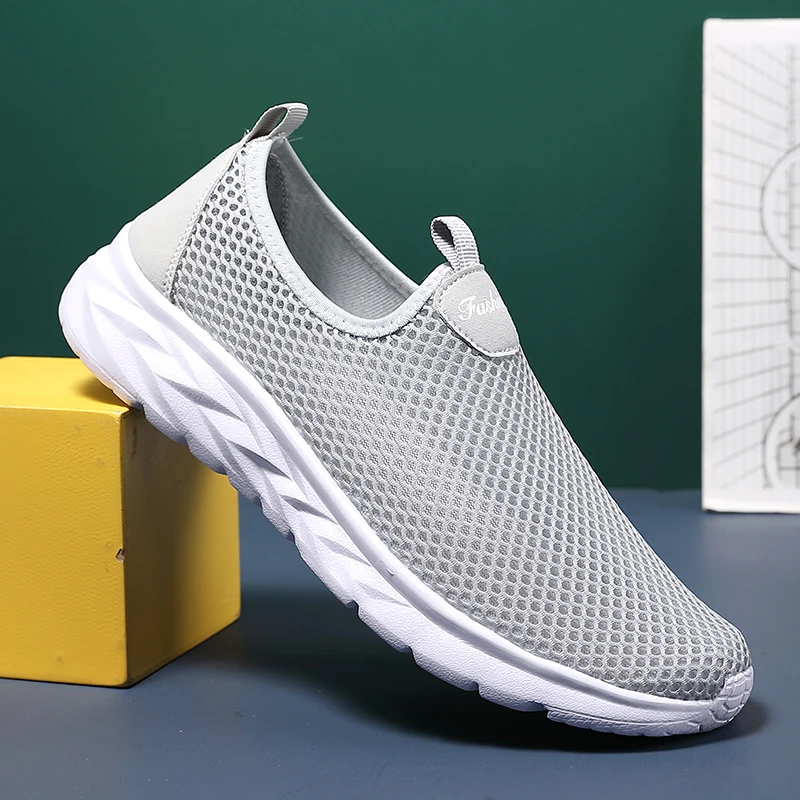 YRZL Turnschuhe Männer Sommer Casual Schuhe Männer Mesh Atmungsaktive Outdoor Rutschfeste Sportschuhe Slip on Loafers für Männer Pius Größe 39-46