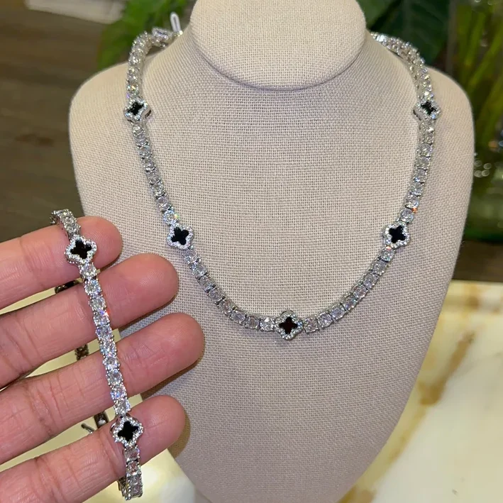 Set di Gioielli da Donna Placcati Oro con Bracciale Tennis e Collana a Catena con Diamanti CZ Stile Hip Hop Iced Out Collana Black Clover