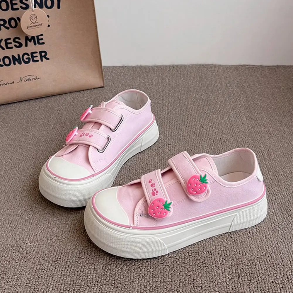 Erdbeerpulver-Leinwandschuhe für Damen, 2025, neue Sommer-atmungsaktive Board-Schuhe mit dicken Sohlen für Studenten, vielseitige Big-Toe-Schuhe