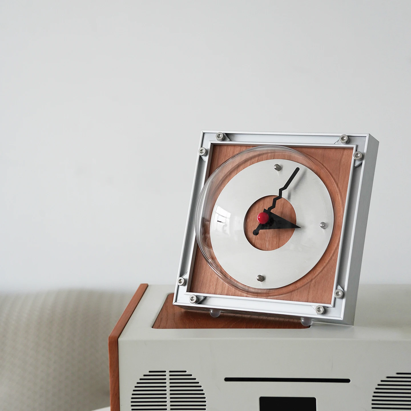 Bauhaus inspirierte Wanduhr Vintage Silent Tabletop Timepiece Mid-Century Modern Wohnzimmer Dekor Minimalistische Wecker