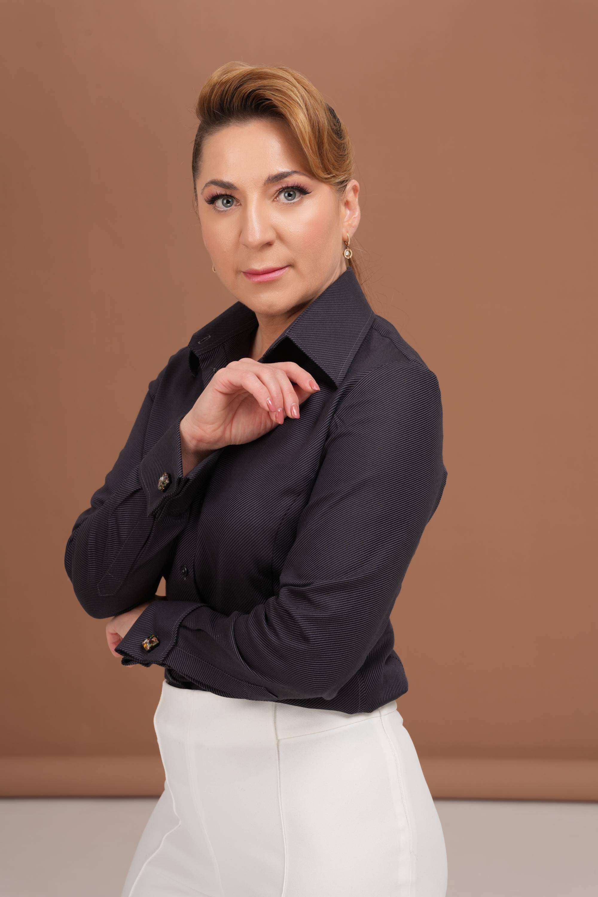 Camicetta grigia con polsini alla francese, camicia da donna in cotone facile da lavare, camicia con doppi polsini per gemelli, camicia da ufficio su