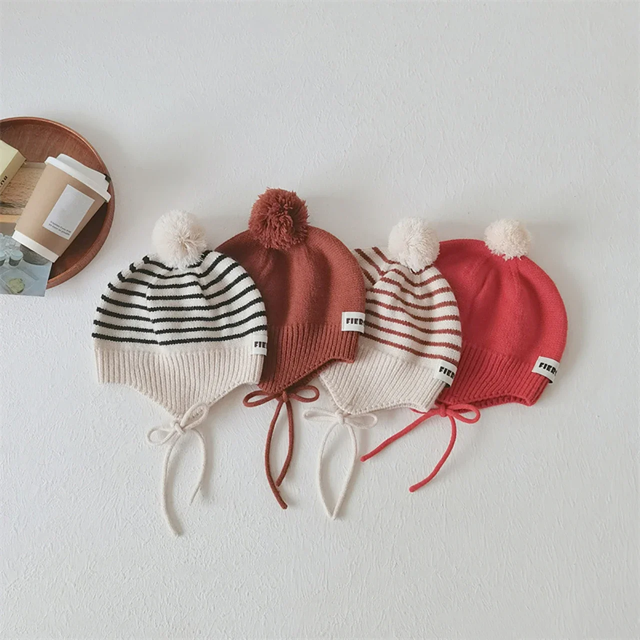 Nette Winter Baby Ohr Schutz Kappe Plüsch Ball Kinder Gestrickte Hut Einfarbig Gestreiften Kleinkind Ohrenschützer Hüte Image