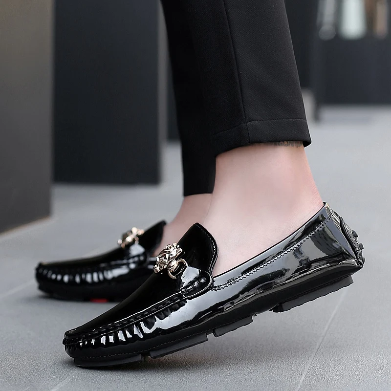 2025, Frühling und Sommer, neue Internet-Promi-Schuhe aus glänzendem Leder, große Slip-On-Schuhe für Herren, trendige Mode, handgefertigte Herrenschuhe