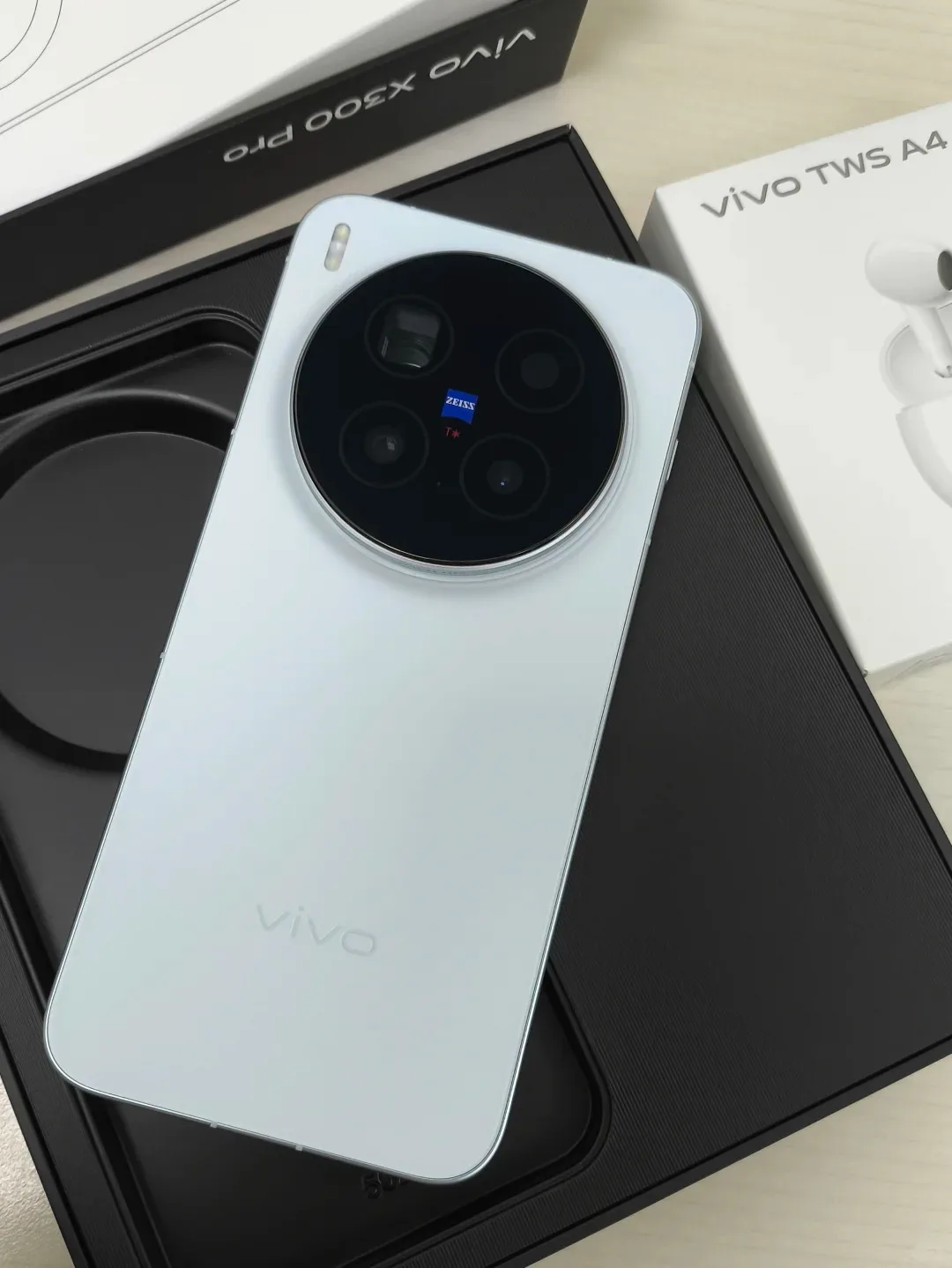 Vivo X300 Pro Dimensity 9500/3nm Prozessor, 6510mAh Akku, 90W schnelles Laden, 6,78-Zoll AMOLED-Display, Zeiss 200MP Teleobjektiv Image