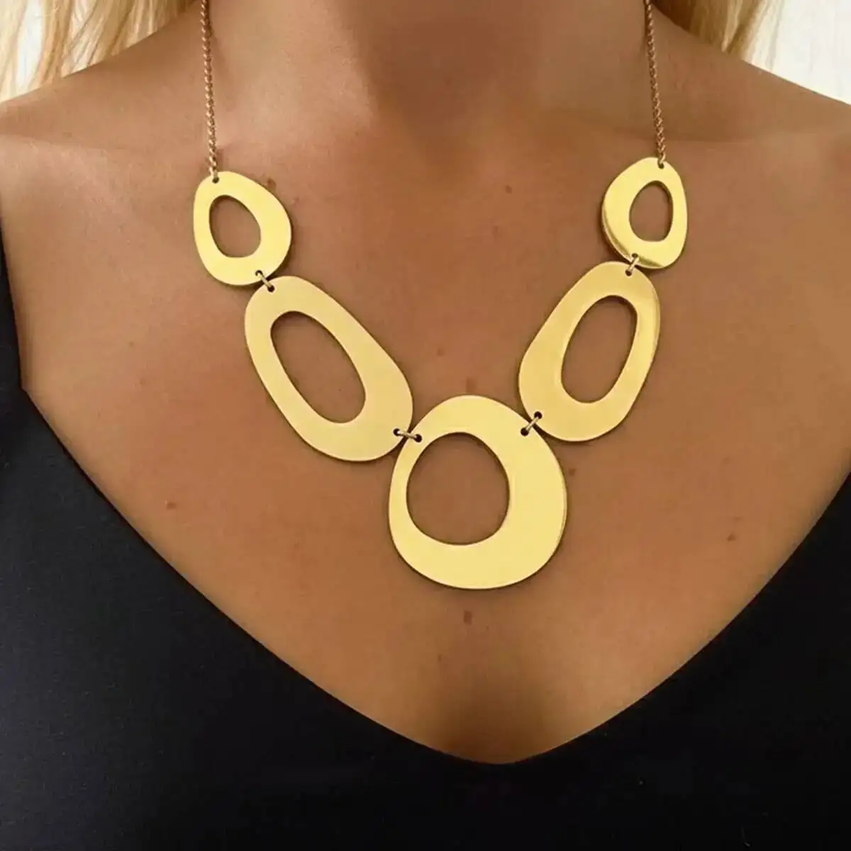 Lacteo Exaggerierte Hohlgeometrie-Choker-Halskette für Damen 2026 – Neue Mode Unregelmäßige Anhänger-Halskette Schmuck-Accessoire Image