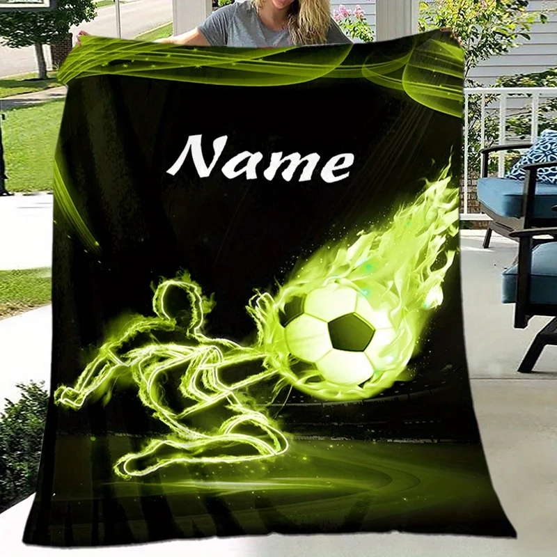 Fußballdecke mit individuellem Namen – Eine weiche Flanelldecke mit 3D-Fußballdesign, ein personalisiertes Geschenk für Sportfans Image