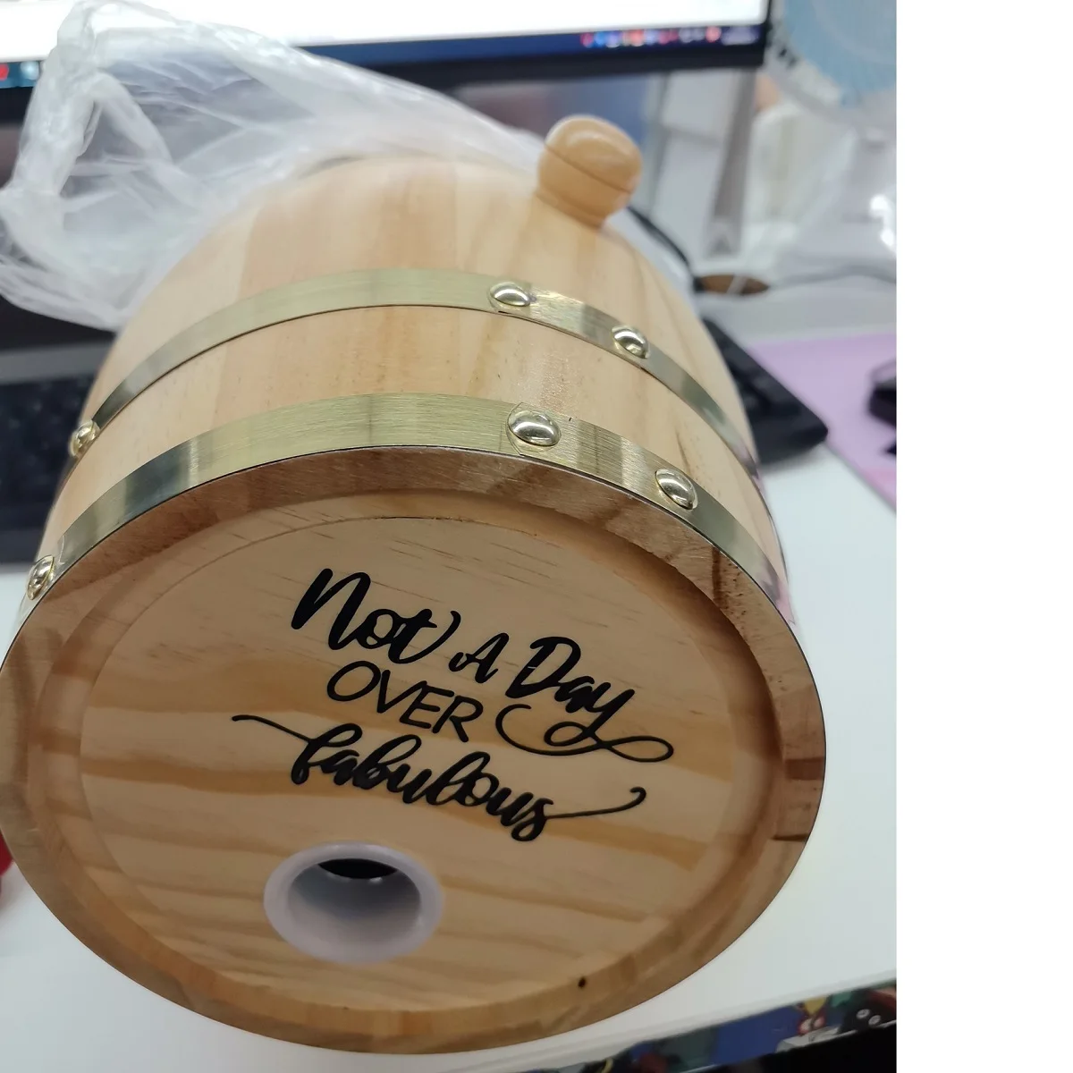 3L Graviertes Whiskeyfass mit Ständer und Zapfhahn, Holz-Whiskeyfass, Bourbonfass für Cocktails, Bourbon, Rum, Tequila, Bier Image