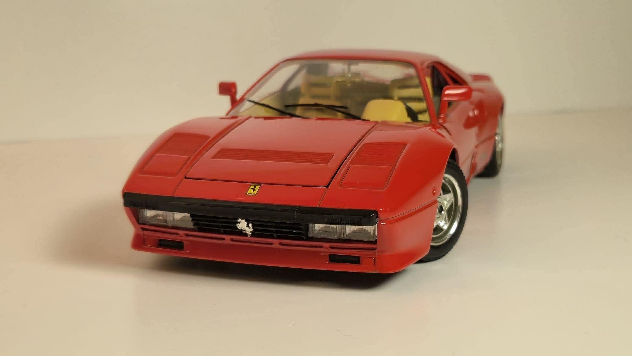 Bburago Ferrari 288 GTO modello 1984 - scala 1:18 - classico italiano pressofuso