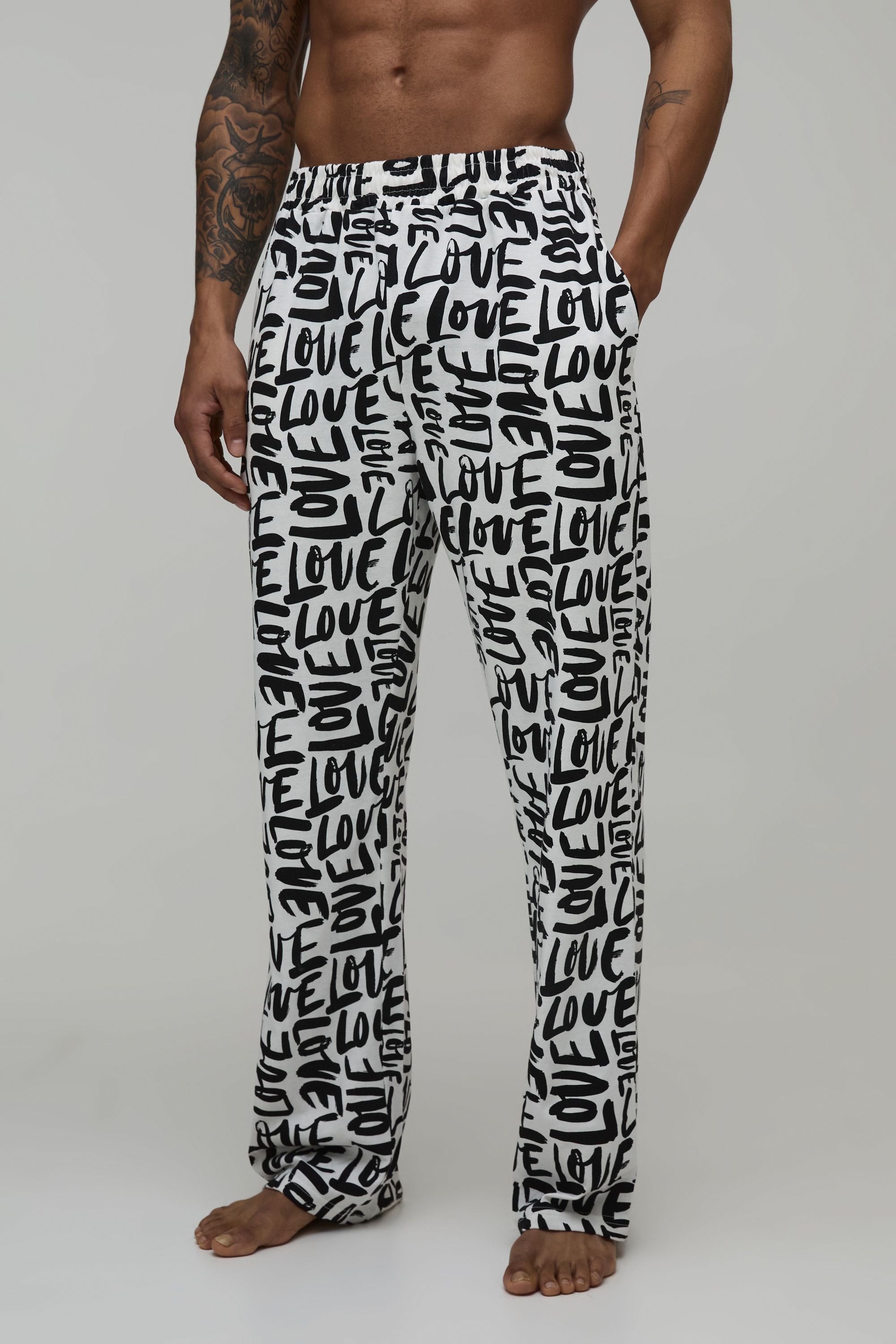 Boohooman Mens Relaxed Love All Over Printed Valentines Loungewear Bottoms - White Cotton - Size Small | Boohooman Sale | Discount Designer Brands