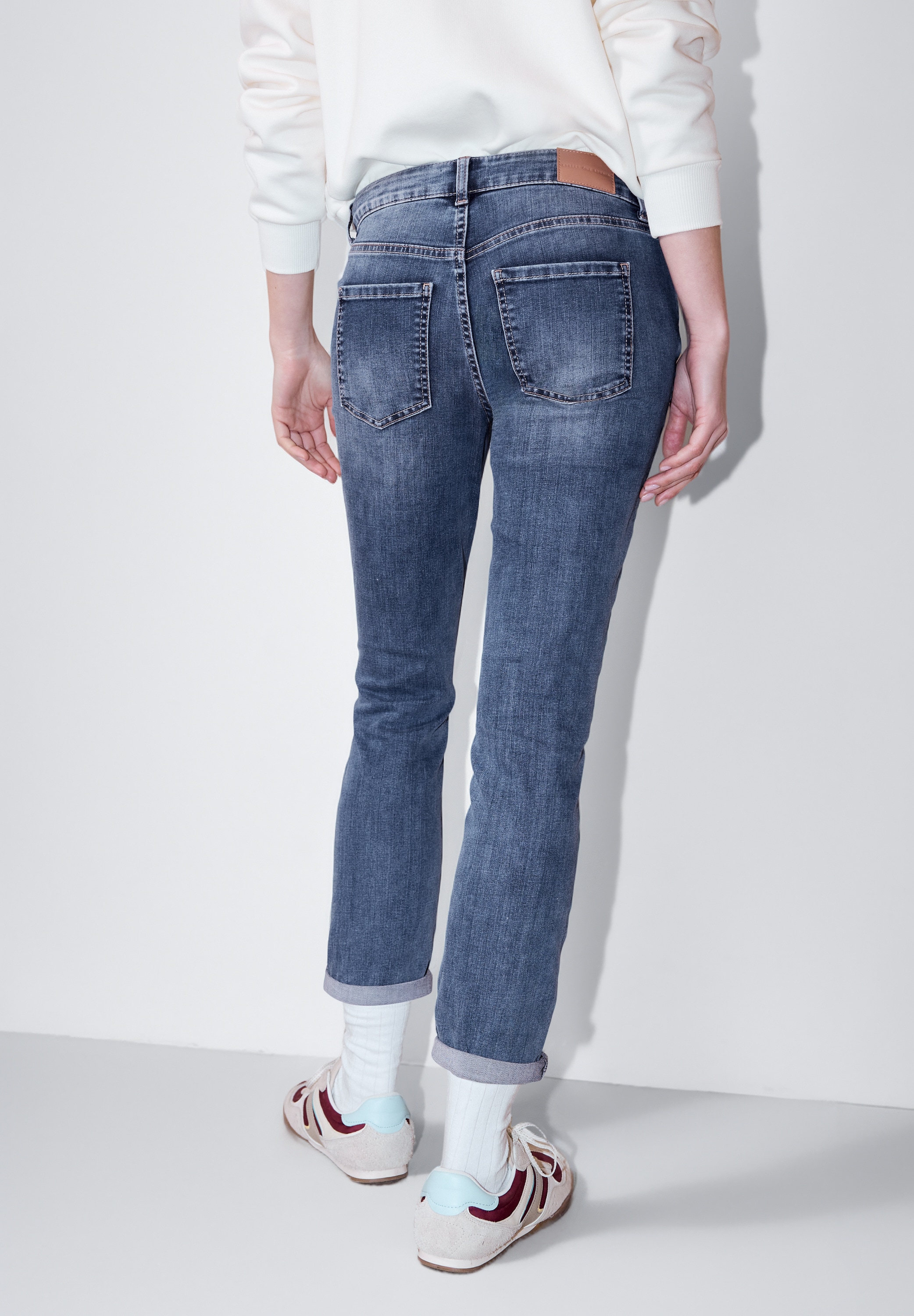 Comfort-fit-Jeans STREET ONE STUDIO, Damen, Gr. 27, Länge 28, medium blau washed, Jeans, 72% Baumwolle, 27% Polyester, 1% Elasthan, unifarben, knöchelfrei, Jeans, Middle Waist