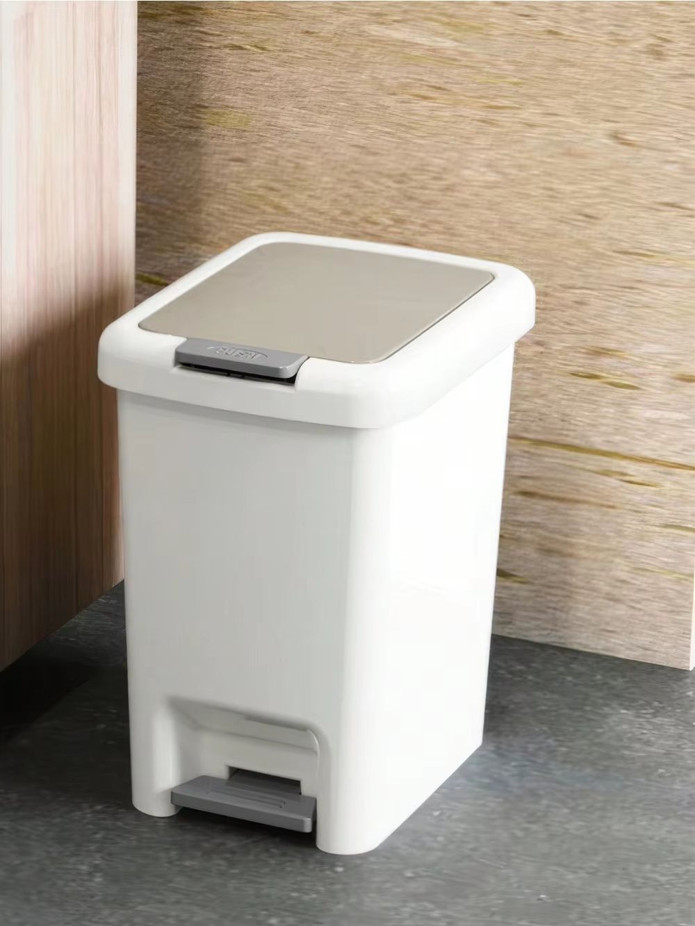 Plastic Foot Pedal Trash Can Hands Free Bathroom & Kitchen Waste Bin 7.68x10.63x13.58in
