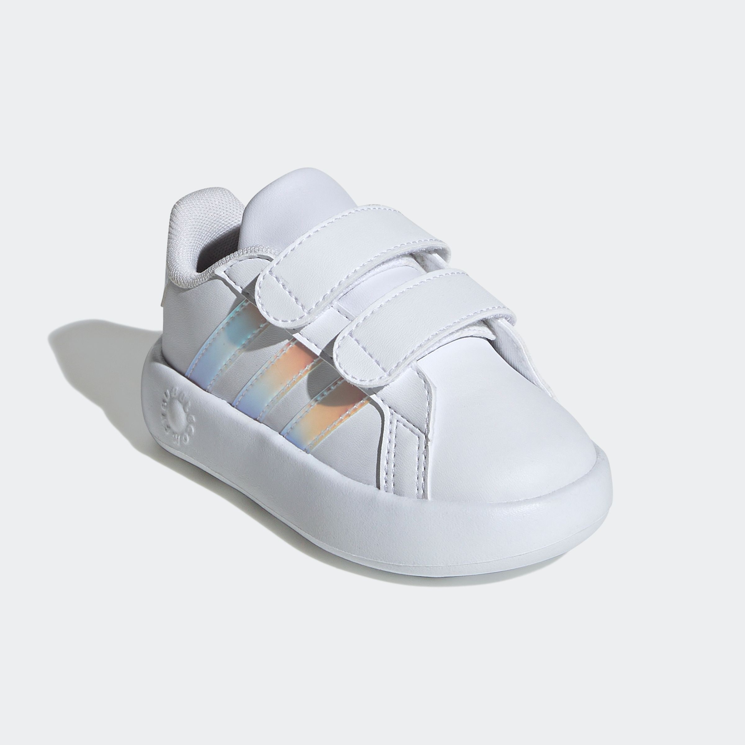 Klettschuh ADIDAS SPORTSWEAR "GRAND COURT 2.0 KIDS", Kinder, Gr. 22, weiß (cloud weiß, iridescent, grau two), Synthetik, Schuhe Klettschuh, Design auf den Spuren des adidas Superstar, für Kinder