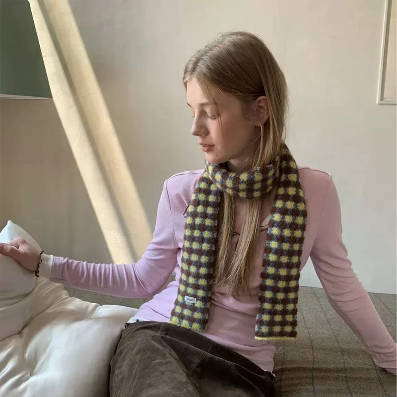 Retro-gestrickter kleiner Schal im britischen Stil, modischer, warmer und dekorativer Schal für Herbst und Winter, vielseitige Kleidung Image