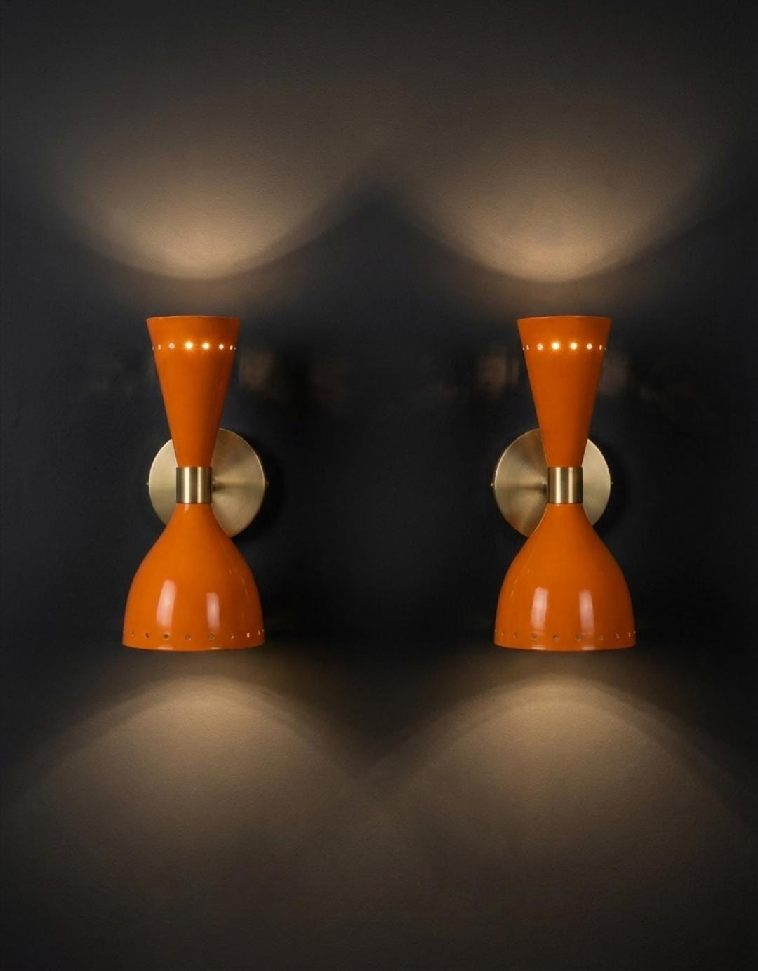 Coppia di applique in ottone di metà secolo, Stilnovo, lampadario moderno italiano.