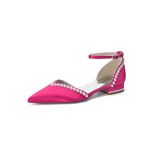 Elegante, elfenbeinfarbene Brautschuhe mit Perlenbesatz, flache Modelle mit spitzer Zehenpartie und Knöchelriemen, elegante Schuhe für Bräute bei Gartenhochzeiten Image
