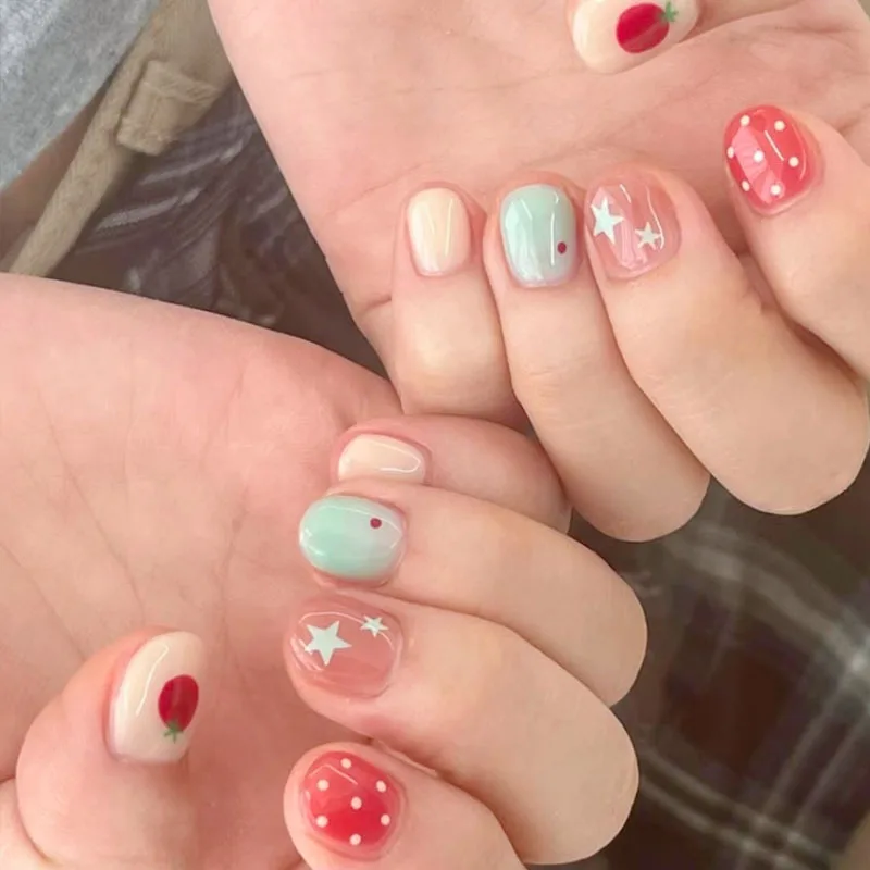 30 Stück Künstliche Nägel Niedliches Cartoon-Design für Herbst/Winter Kurze Bohnenförmige Aufklebenägel Perfekte Geschenke für Mädchen und Freunde Image