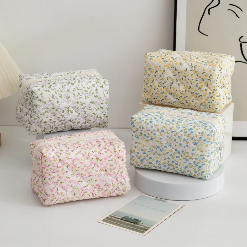 Neue florale Quilt-Make-up-Tasche aus Baumwolle mit großer Kapazität, multifunktionaler Kosmetik-Organizer, leichter Kulturbeutel für Damen Image