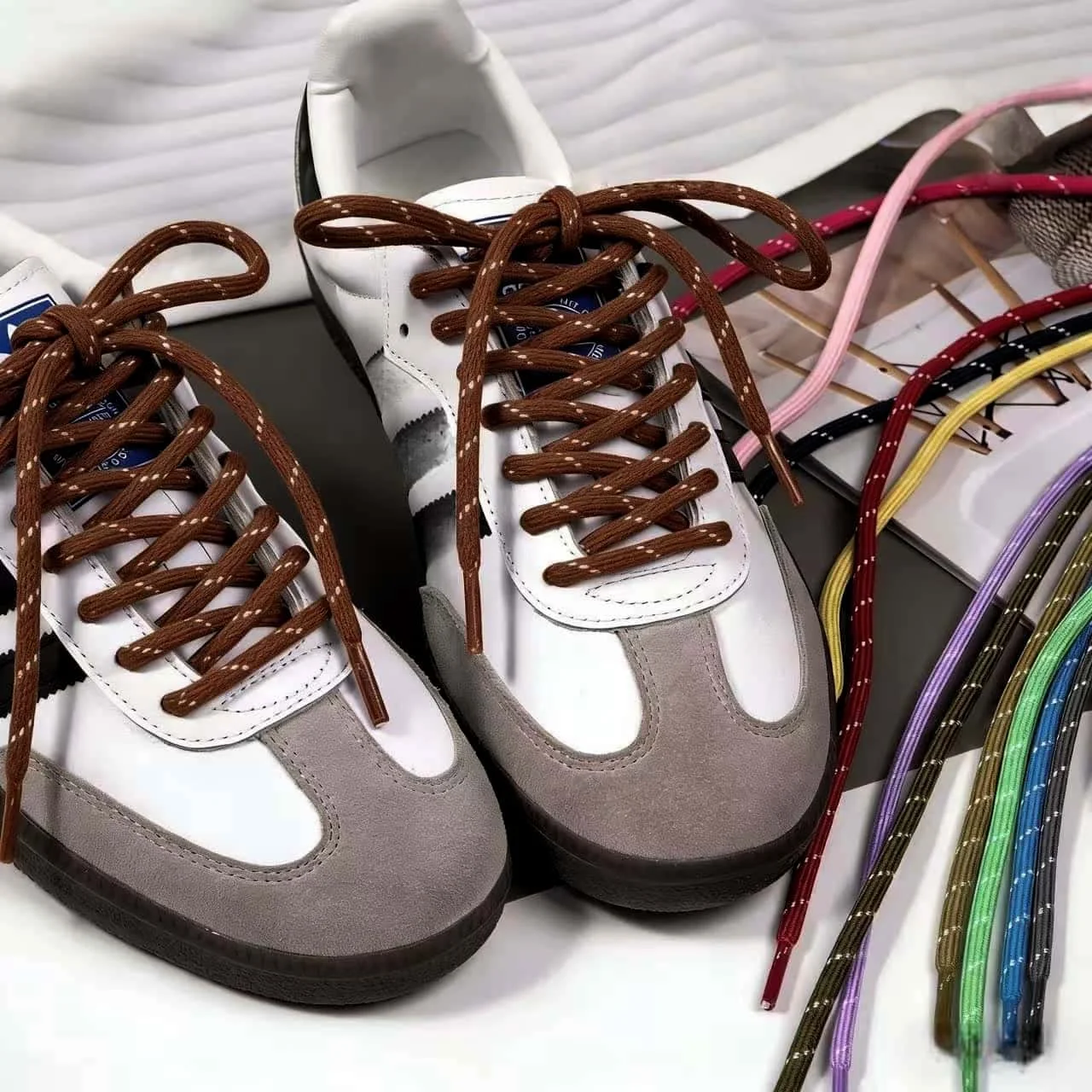 1 Paar bunte, punktförmige, runde De-Trainingsschnürsenkel, Länge 140 cm, DIY-Schnürsenkel, geeignet für Herren- und Damen-Sneaker, deutsche Trainingsschuhe, Schnürsenkel für Canvas-Freizeitstiefel Image