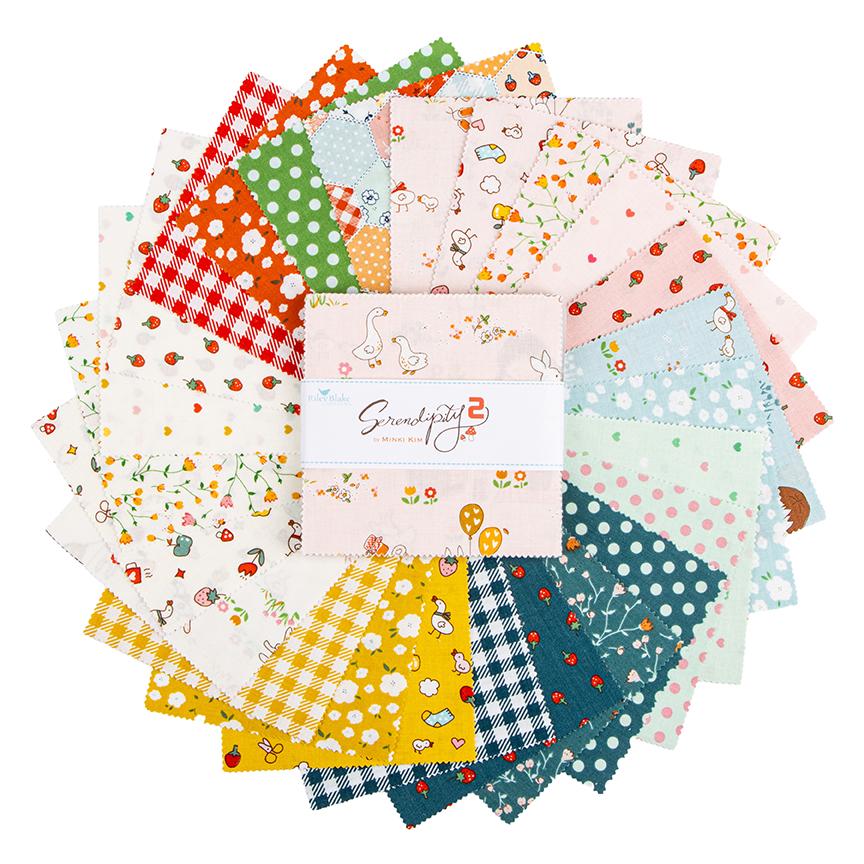 "DISPONIBILE Riley Blake Minki Kim Serendipity 2 5\" Stacker - Confezione di ciondoli in tessuto - Riley Blake Charm Pack - Pasqua 5\" Stacker - tessuto"