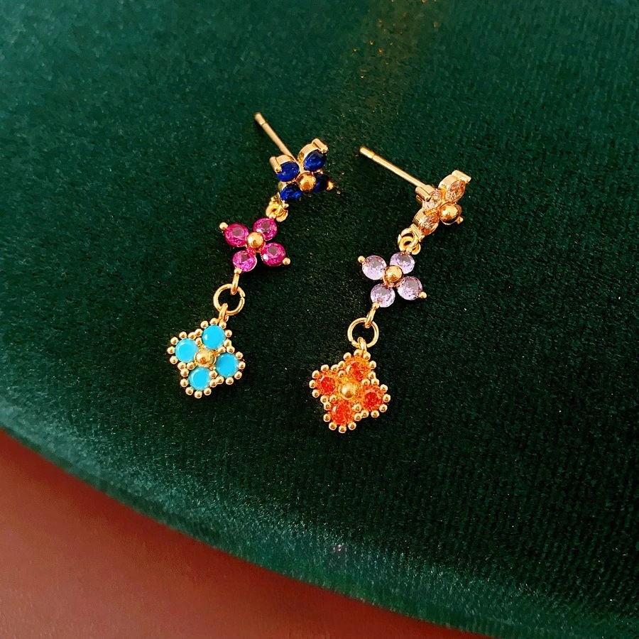 18 Karat vergoldete Silbernadel-Blumen-Ohrstecker, leichte, vielseitige, exquisite Nischenohrringe, Modeschmuck für Frauen Image