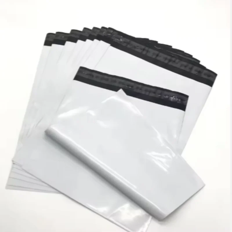 Viele Weiße Selbstklebende Versandtaschen Express-Postumschläge Aufbewahrungs-Versandplastikbeutel für Expresslieferung Image