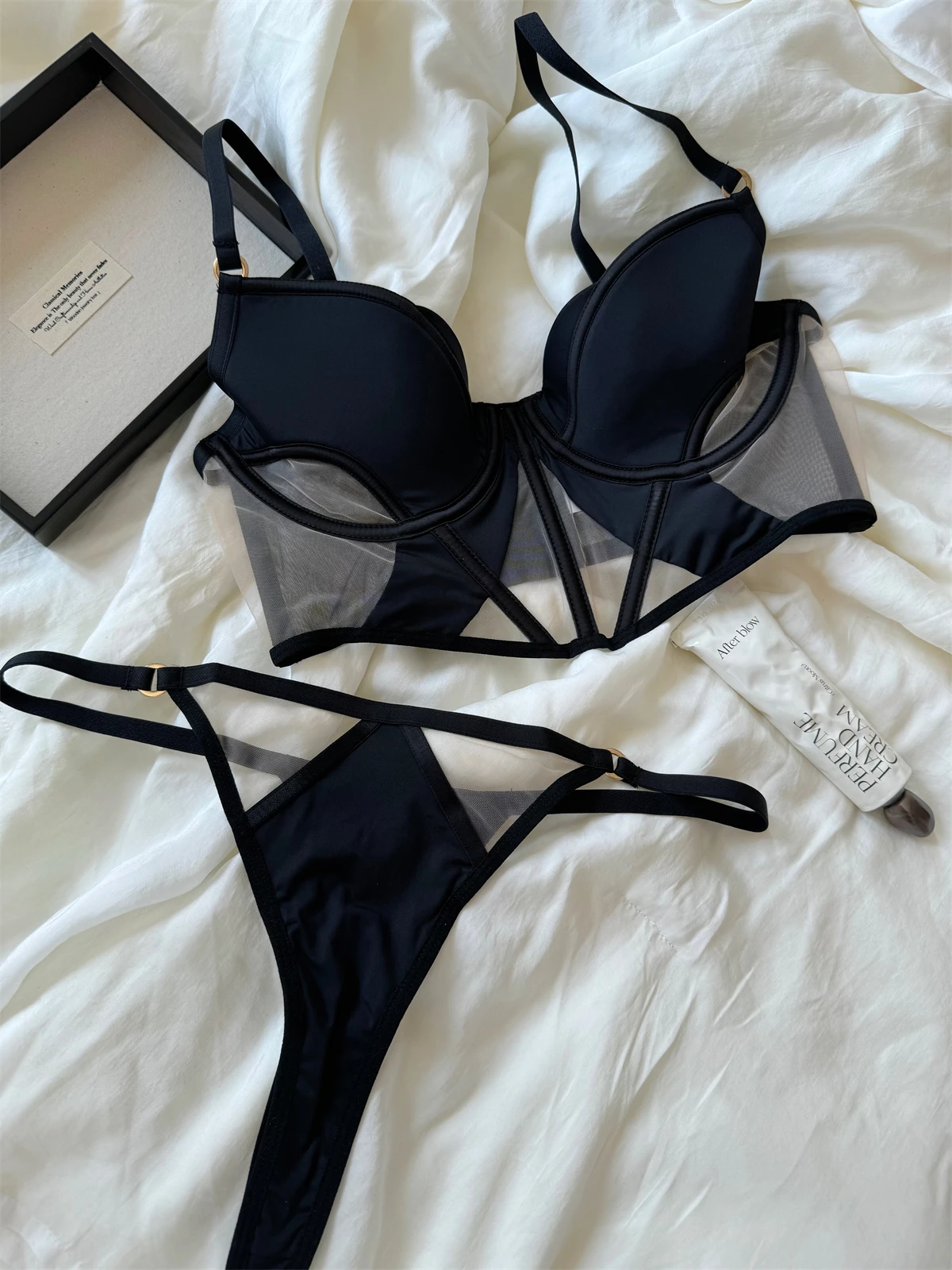 Fishbone große Brüste Dessous mit Unterhose Anzug Top Unterstützung Spitze dünnes Mesh geraffte Unterwäsche sexy BH-Set Image