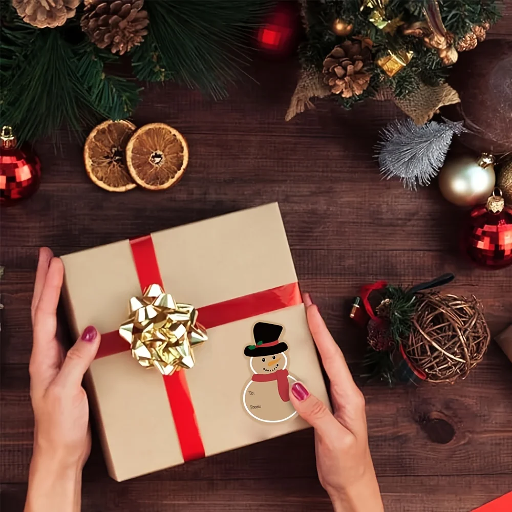 96 Stück Weihnachtsgeschenkanhänger, Aufkleber, selbstklebende Kraftpapieretiketten mit Schneemann, Lebkuchen, Rentieren, Bonbonstange, Schneeflocken-Design Image
