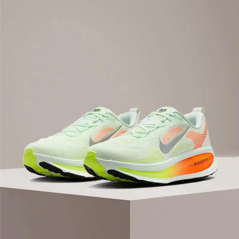 Nike Vomero 18 Dämpfung, Unterstützung, leicht, ideal zum Laufen und Gehen, bequeme Unisex-Laufschuhe HM6803-300 Image