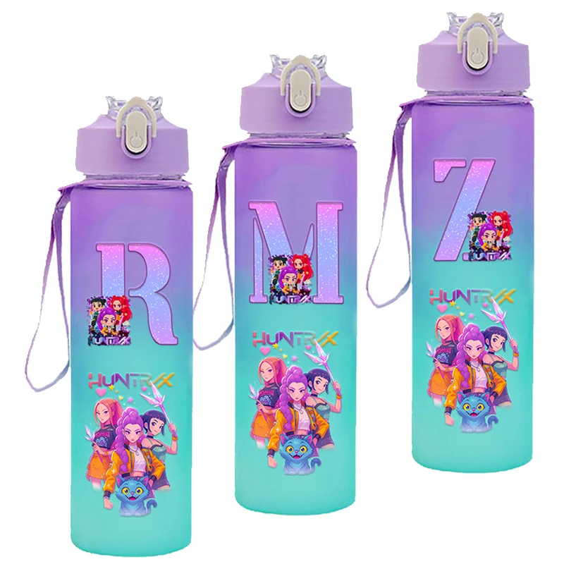 KPop Demon Hunters Farbverlauf Wasserflaschen 750ml Movie Girl Buchstaben A-Z Trinkbecher mit Strohhalm Tragbare Hochkapazitäts-Outdoor-Flasche Image