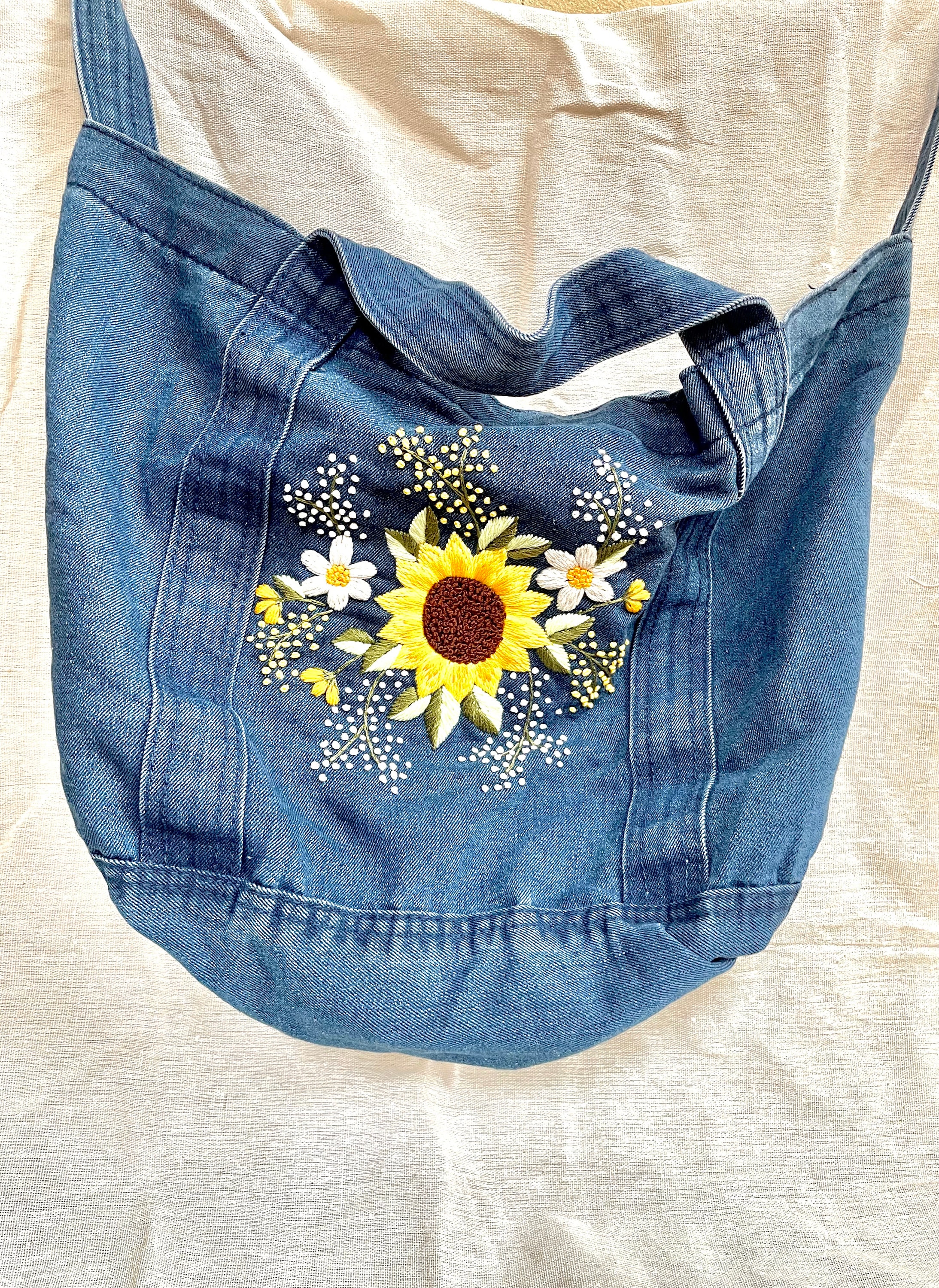 Borsa tote in denim ricamata / Borsa tote in jeans ricamata / Borsa tote con ricamo floreale / Borsa per laptop in denim / Borsa con ricamo di girasol