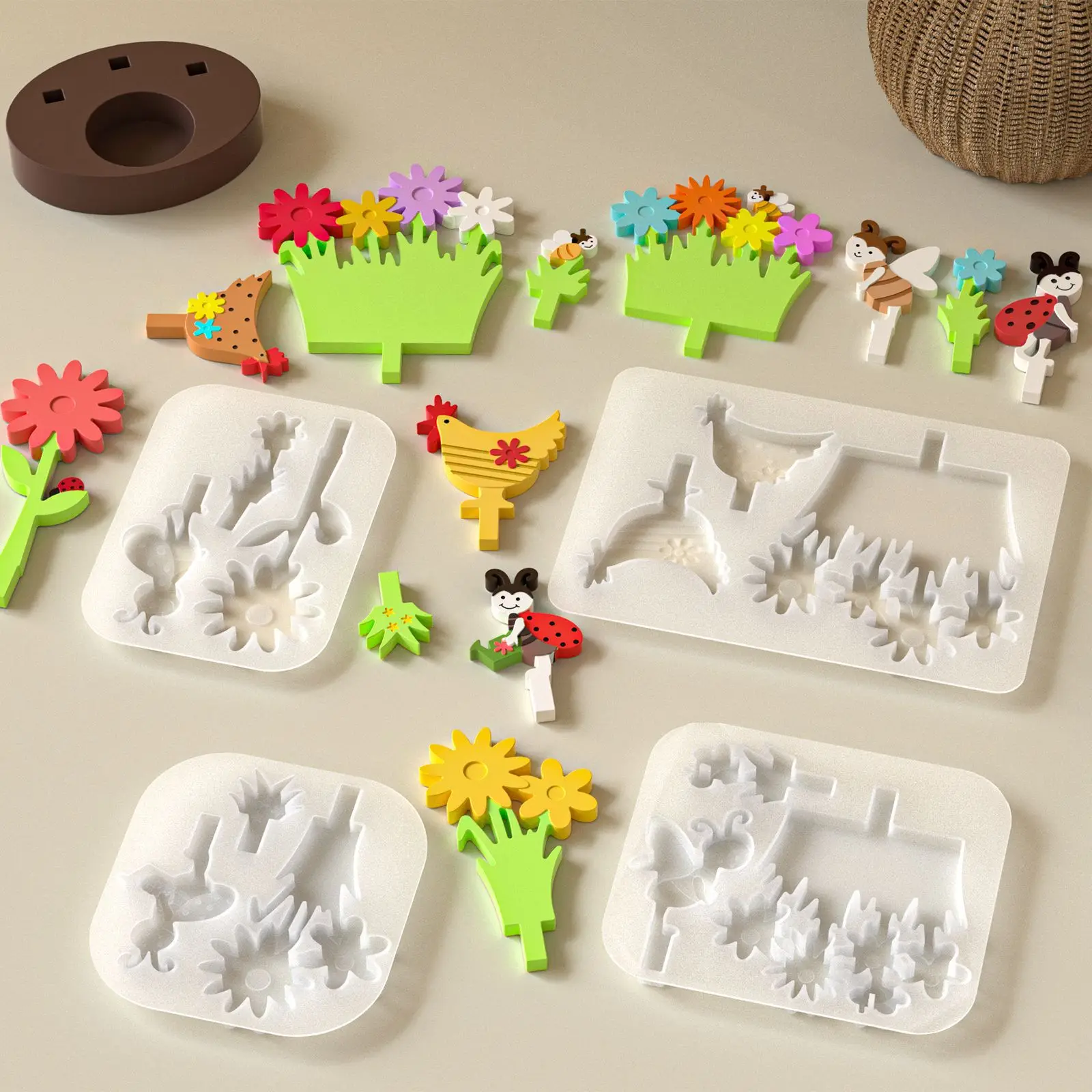 2/5 Stück Silikonharzformen mit Frühlingsmotiv, runde Silikon-Kerzenständerform und Blumen-/Bienen-/Marienkäfer-/Hahn-/Hasen-Ornamentformen Image